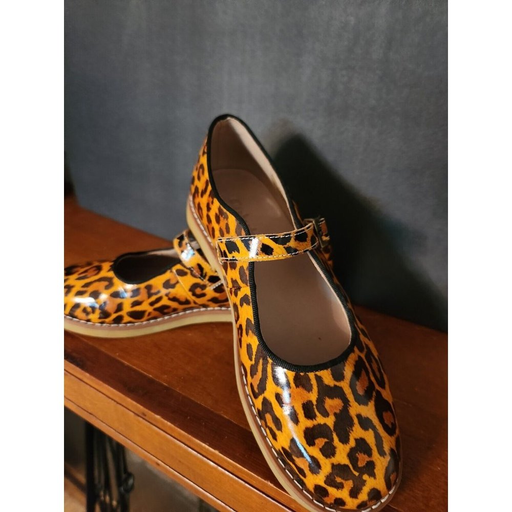 Adorable Elephantito Shoes. US 2 Mary Jane With Buckle, Patent Leopard